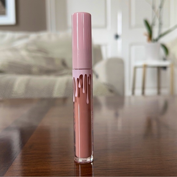 KYLIE COSMETICS "ALLERGIC TO BULLSH*T" Liquid Matte Lipstick - Picture 3 of 6